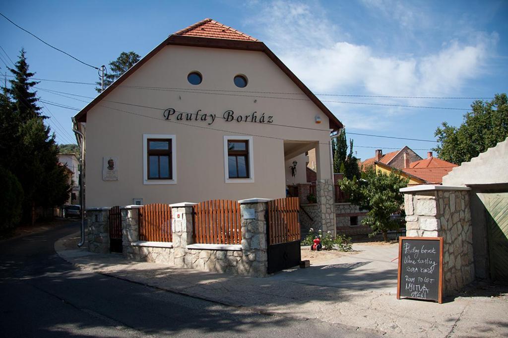 Отель Paulay Borhaz Es Vendeghaz Токай Экстерьер фото